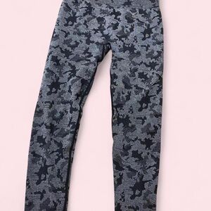 Black and grey workout leggings